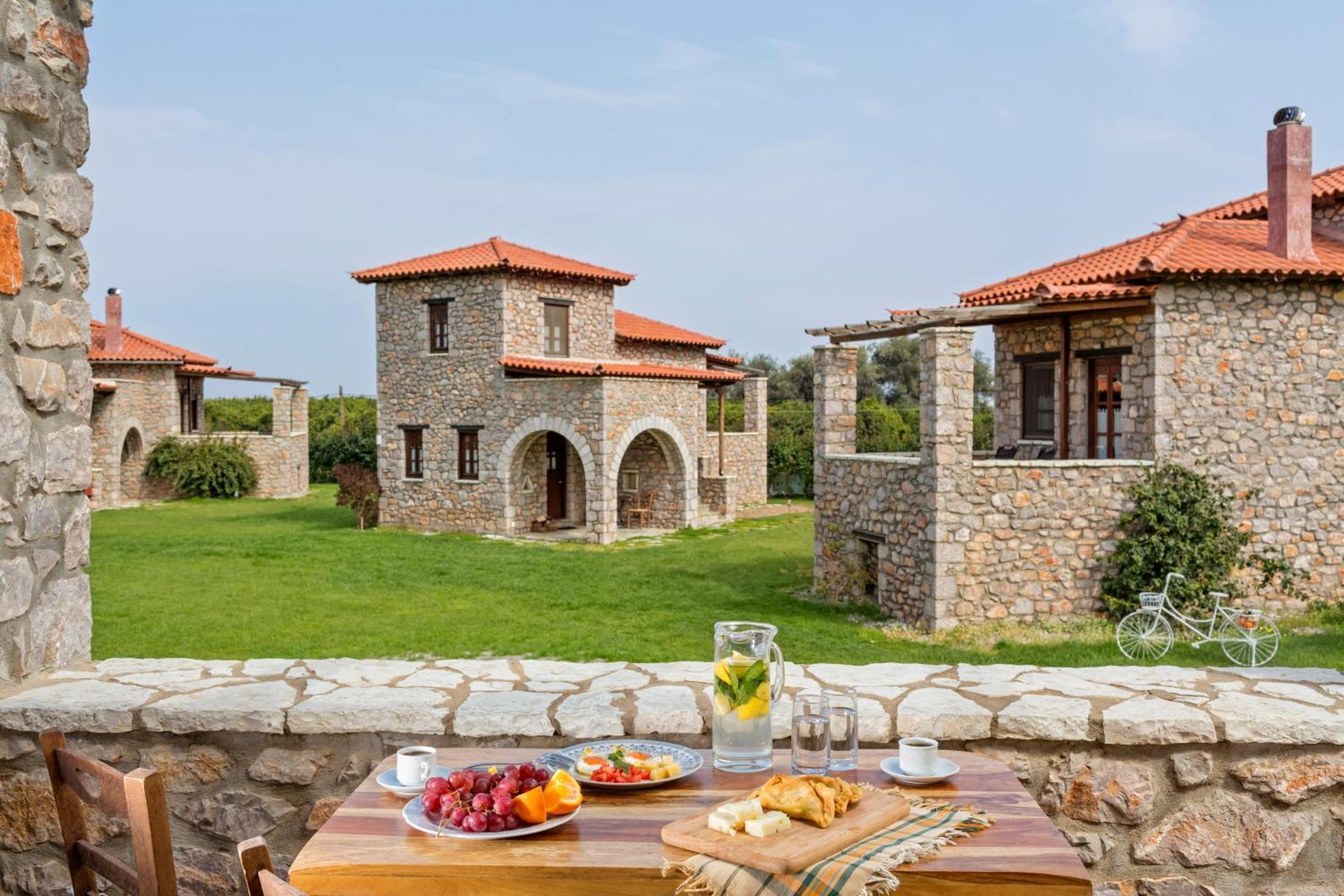 Agroktima Guest House Leonídion Екстериор снимка